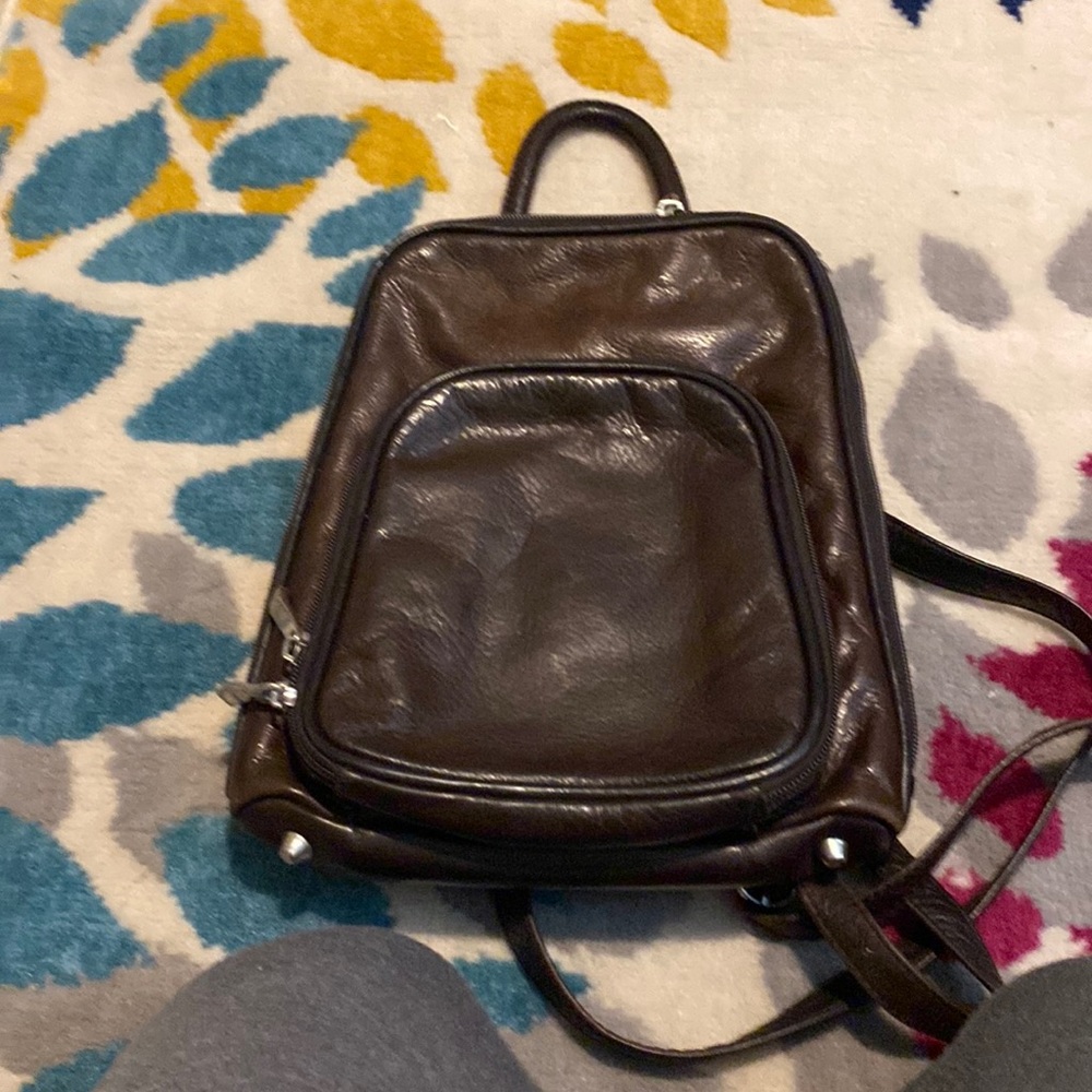 Nice leather bag does have an odd smell